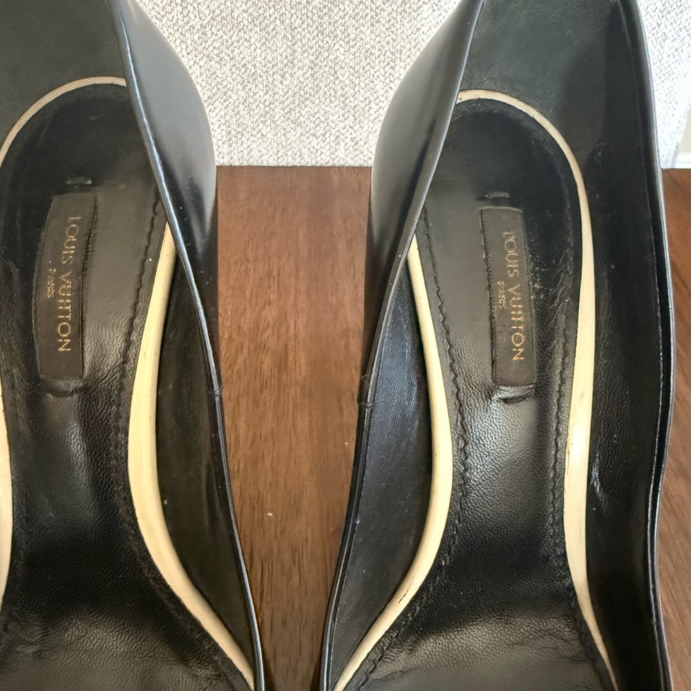 Louis Vuitton Sleek Black Pointed Heels - Picture 2 of 9